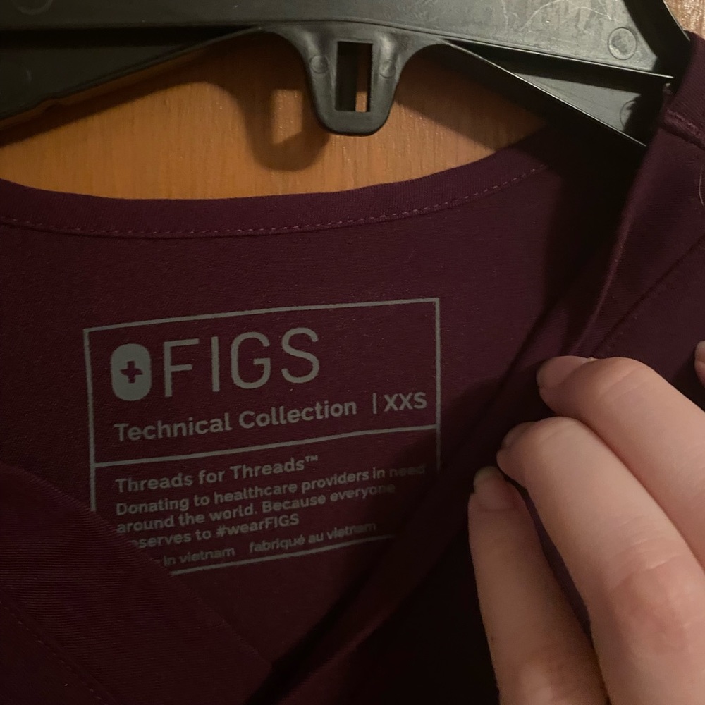 NWOT FIGS Plum/Burgundy Scrub Set XXS Top/XS Joggers - Picture 7 of 7